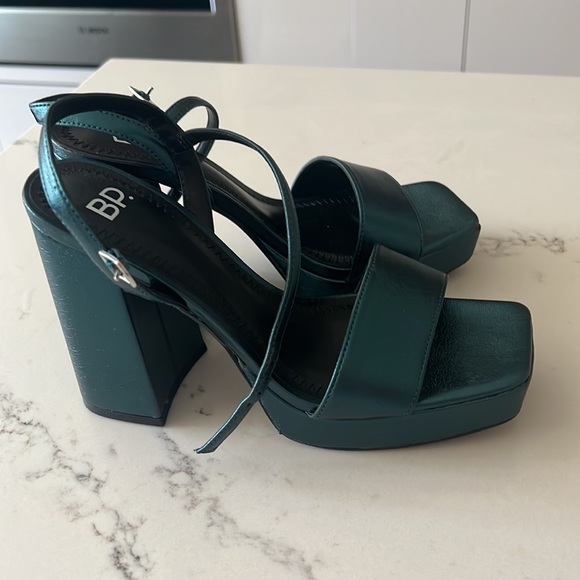 Platform Heels - Picture 4 of 4